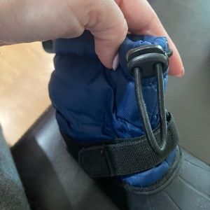 Northside winter snow boot. Kids size 5.Navy Blue